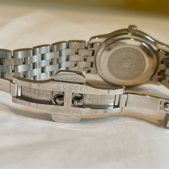 Gucci 5500L Mother of Pearl Watch w/ Diamonds - Picture 4 of 5